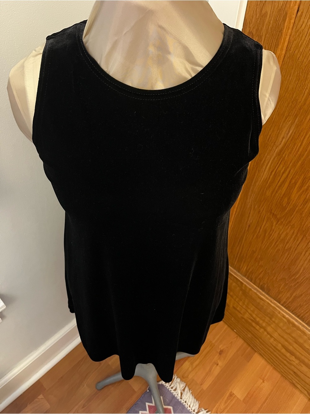 Black velvet; great condition; use as dress or vest. - Picture 2 of 7
